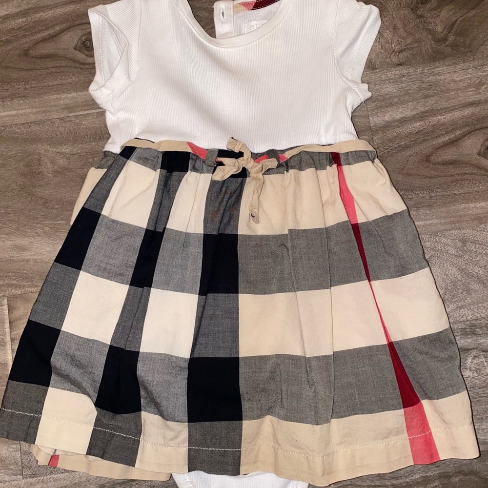 Burberry Kids, Onesie dress in classic print, size 12M
